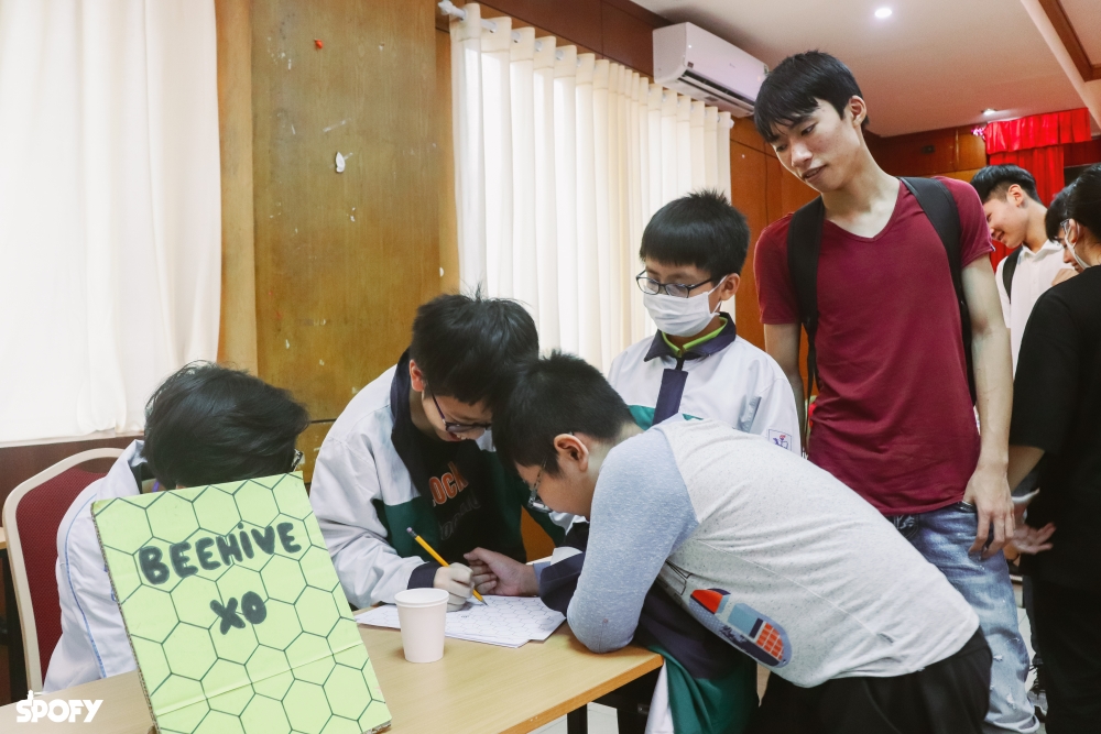 Cờ Beehive XO giúp phát triển tư duy logic và tư duy không gian. Cờ giúp các bạn rèn luyện tính kiên nhẫn và phẩm chất khéo léo, kích thích sự sáng tạọ và tăng khả năng toán học