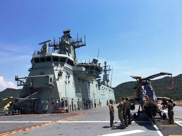 hai tau hai quan australia mang theo 800 thuy thu den viet nam