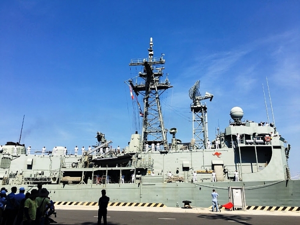 hai tau hai quan australia mang theo 800 thuy thu den viet nam