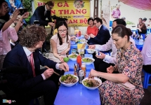 Công chúa Thụy Điển ghé quán vỉa hè Hà Nội ăn bún bò Nam Bộ