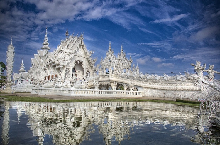 Vẻ đẹp kỳ ảo của ngôi đền Trắng ở Thái Lan