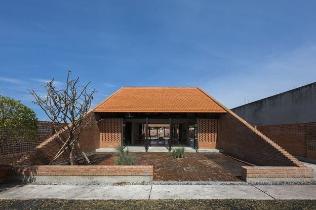 "Ngôi nhà gạch" ở Long An đẹp khó tin, nổi bật trên báo ngoại