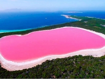 Bí ẩn hồ nước màu hồng giữa quần đảo hoang sơ
