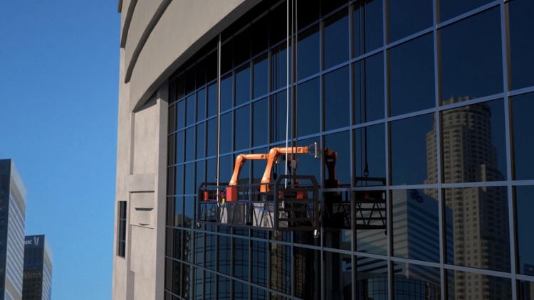 Robot treo mình lau kính cao ốc nhanh gấp 10 lần con người