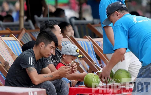 du khach un un do ve do son ngay nghi le cuoi cung