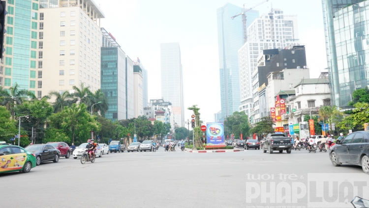 duong pho ha noi nhon nhip tro lai sau ky nghi dai