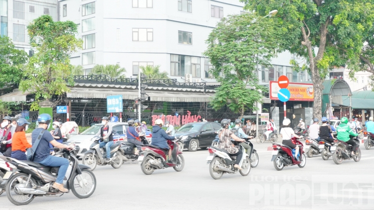 duong pho ha noi nhon nhip tro lai sau ky nghi dai