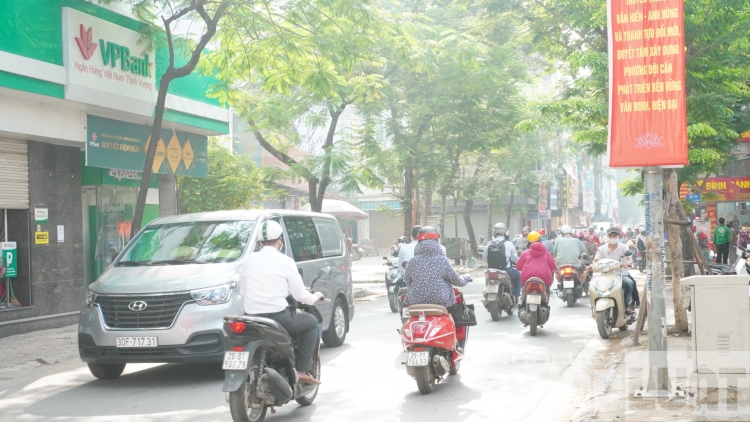 duong pho ha noi nhon nhip tro lai sau ky nghi dai