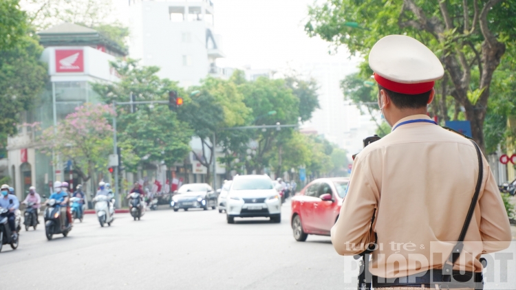 duong pho ha noi nhon nhip tro lai sau ky nghi dai