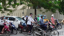 Đường phố Hà Nội nhộn nhịp trở lại sau kỳ nghỉ dài