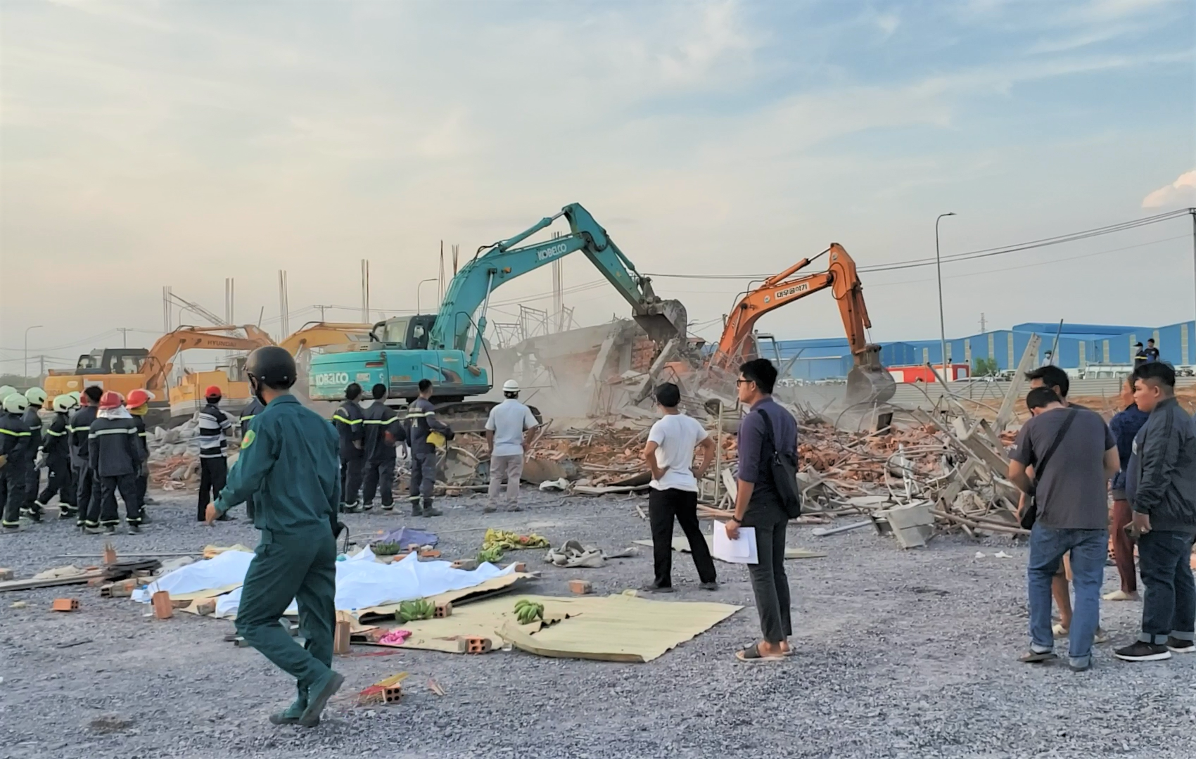 Hiện trường vụ sập công trình tại Đồng Nai làm ít nhất 10 người chết