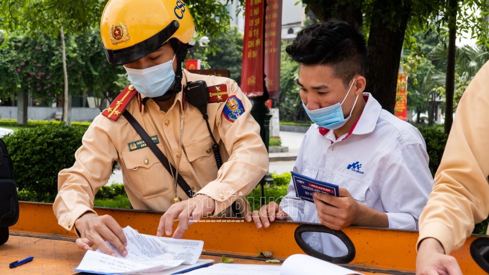 Người vi phạm viện lý do mong CSGT 