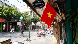 tp ha noi treo co to quoc chao mung ngay hoi bau cu