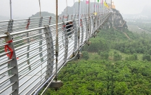 trai nghiem di bo nua cay so tren cau kinh dai nhat the gioi