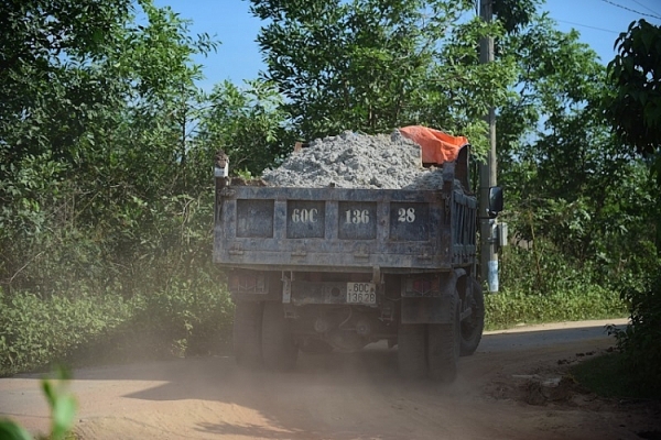 doan xe bat coi la hoi ha cho dat lap ho nuoc den giua tam bao la nga