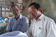 ab mauri bi to lua dan lay chu ky va cuoc doi thoai bat thanh