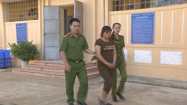 son la bat nu quai cam dau duong day mua ban phu nu sang trung quoc