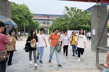 Đình chỉ 2 cán bộ, 34 thí sinh vi phạm quy chế trong ngày thi đầu tiên