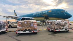 vietnam airlines van chuyen mien phi 190000 bo kit xet nghiem covid 19 cua duc vien tro viet nam