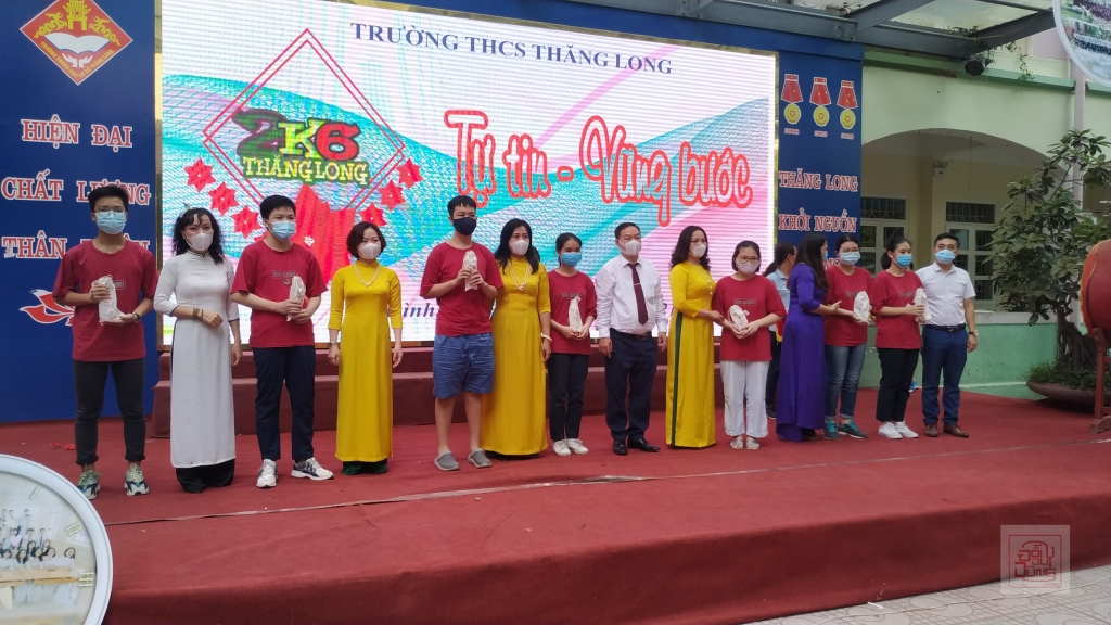 Xúc động buổi chia tay của học sinh trường THCS Thăng Long