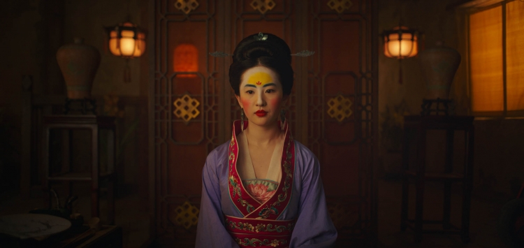 luu diec phi xuat than trong trailer mulan phien ban nguoi dong