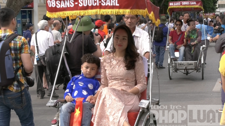 nhieu nghe si noi tieng tai hien dam ruoc dau xua o pho di bo ha noi