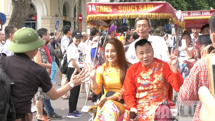 nhieu nghe si noi tieng tai hien dam ruoc dau xua o pho di bo ha noi