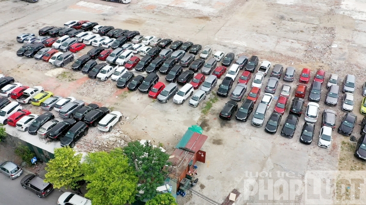 Quận Cầu Giấy: Bãi giữ xe “khổng lồ” trái phép ngang nhiên tồn tại?