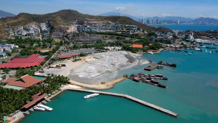 Nhiều dự án lấn biển xây biệt thự, bến du thuyền xé nát vịnh Nha Trang