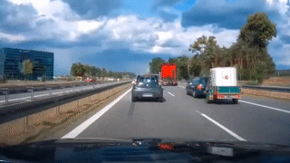 Tài xế phản xạ cực nhanh tránh tai nạn liên hoàn trên cao tốc