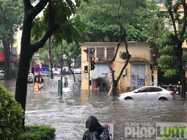 mua lon duong ha noi lai bien thanh song