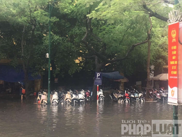 mua lon duong ha noi lai bien thanh song