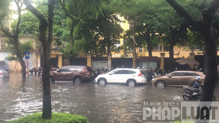 mua lon duong ha noi lai bien thanh song