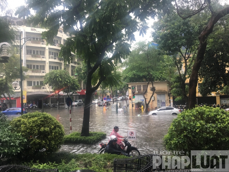 mua lon duong ha noi lai bien thanh song