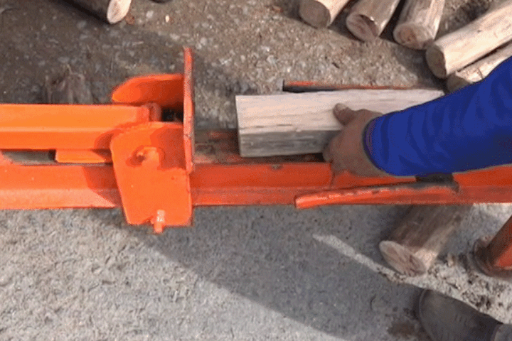 Máy chẻ củi di động của thợ cơ khí An Giang