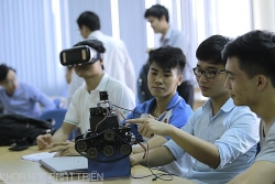 Sinh viên Hà Nội sáng chế 3 robot cứu nạn