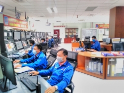 nguoi lao dong loc dau dung quat vung tam trong dich covid 19