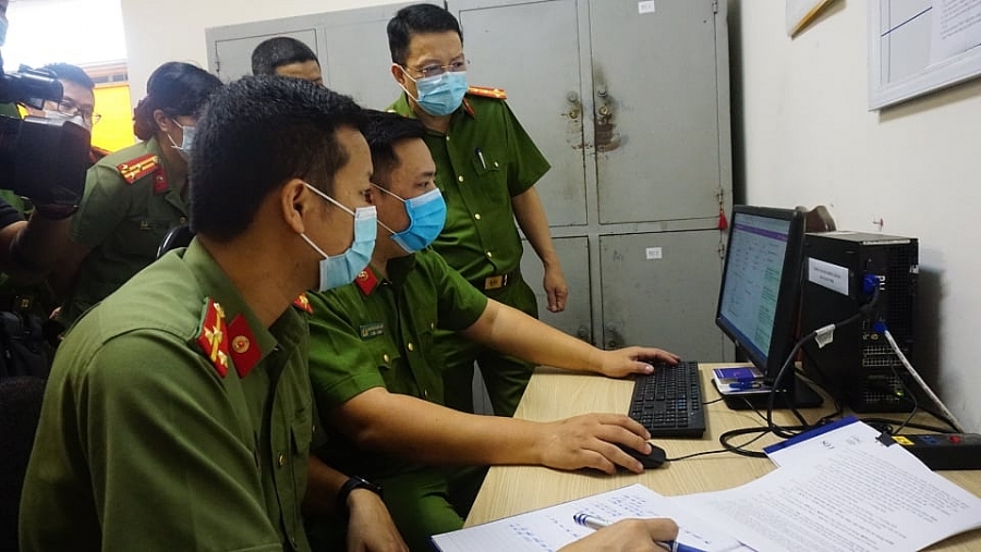 Đồng chí Nguyễn Hồng Ky - Phó Giám đốc Công an TP Hà Nội kiểm tra công tác triển khai Luật Cư trú