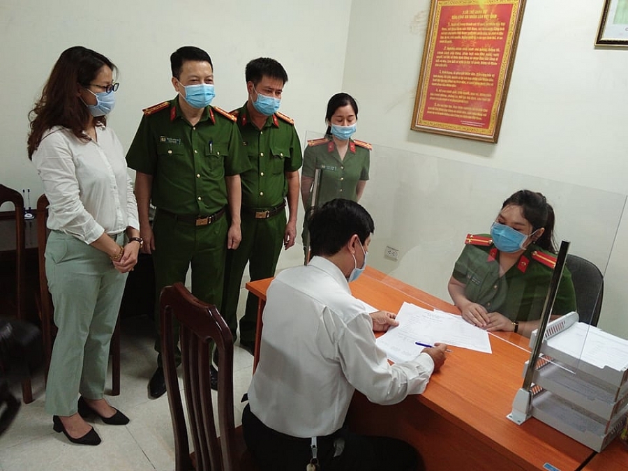 Phó Giám đốc Công an TP Hà Nội kiểm tra công tác triển khai Luật Cư trú tại Công an phường Tràng Tiền
