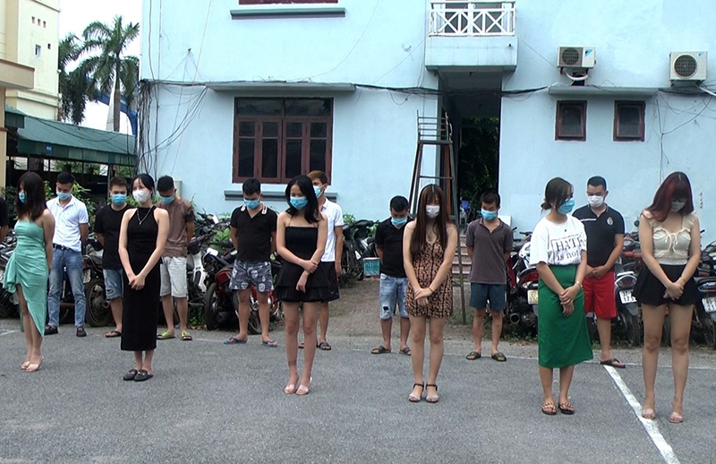 37 thanh niên tụ tập trong quán karaoke, bất chấp lệnh cấm