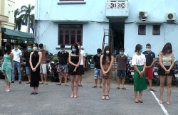 37 thanh niên tụ tập trong quán karaoke, bất chấp lệnh cấm