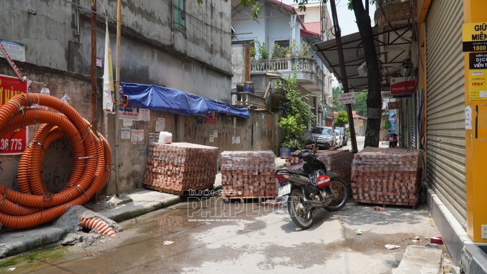 Hà Nội: Nhiều nơi sử dụng gạch, barie chặn người và phương tiện