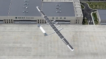 Máy bay dùng năng lượng mặt trời của Trung Quốc lần đầu cất cánh