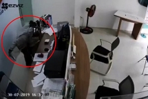 Bị kề dao vào cổ, nữ nhân viên Viettel dũng cảm vật ngã tên cướp