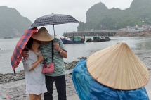 Bão số 3 suy yếu thành áp thấp nhiệt đới, đường phố Hạ Long tấp nập ngay từ sáng