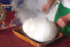 Thịt cừu nhồi đá nóng Tây Tạng chín thơm phức dù không dùng lửa