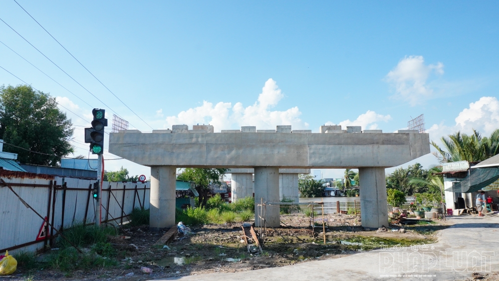 TP Hồ Chí Minh: Xây dựng gần 20 năm mới hoàn thành xong trụ cầu