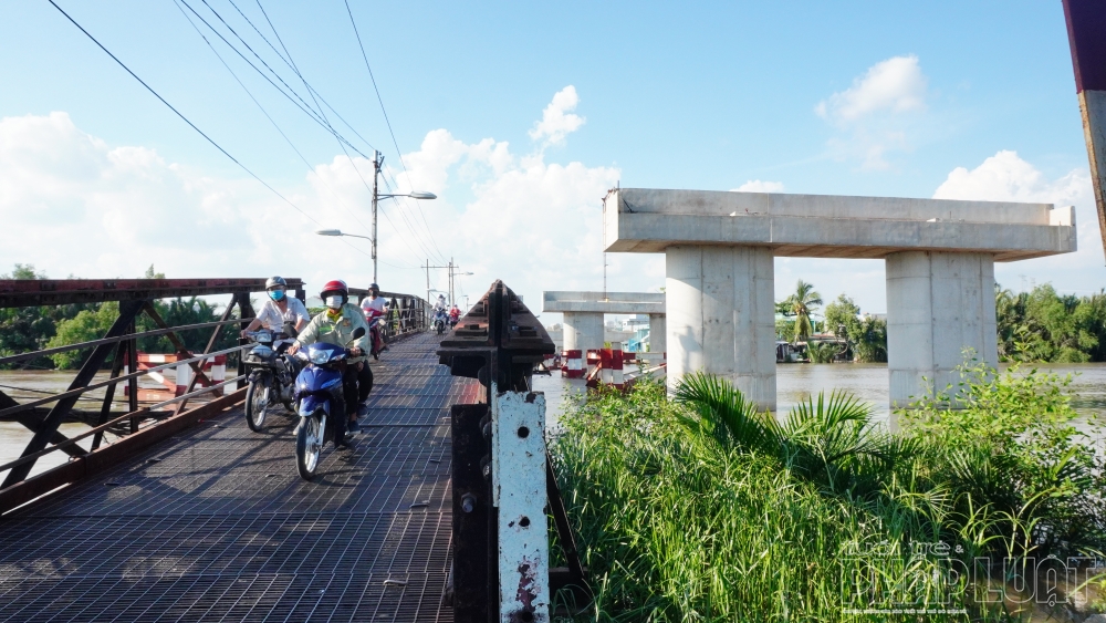 TP Hồ Chí Minh: Xây dựng gần 20 năm mới hoàn thành xong trụ cầu
