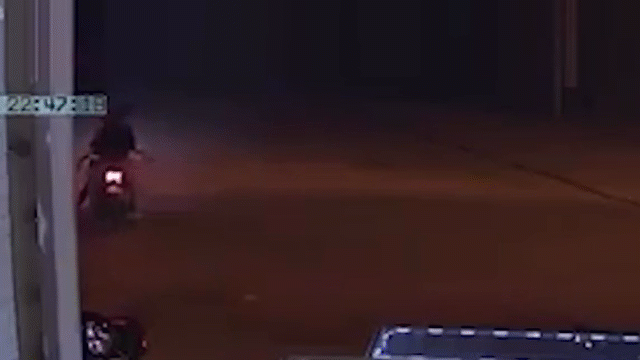 Hai xe máy tông nhau, 5 người bị hất văng xuống đường