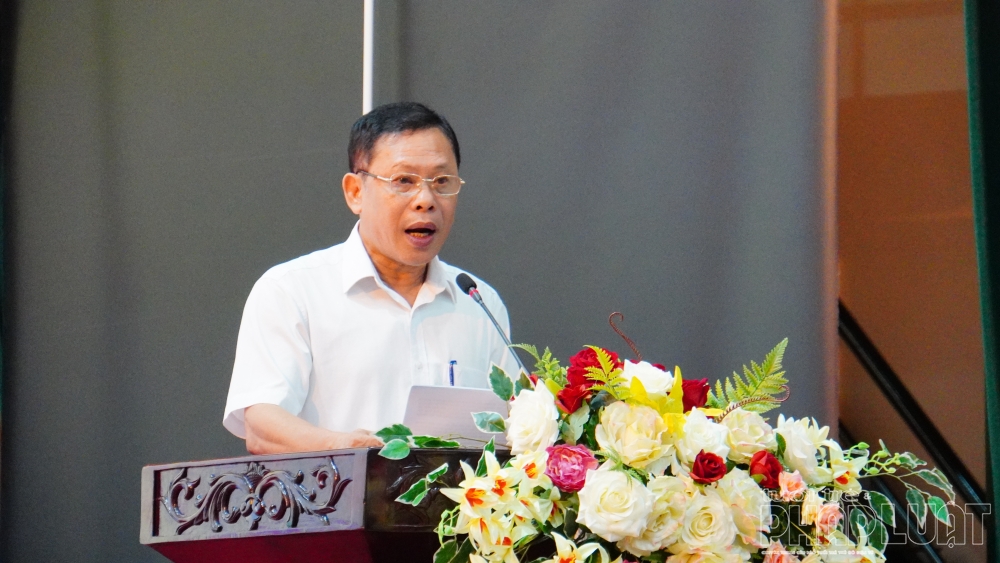 Ông Tạ Thanh Phong - Phó Chủ tịch UBND thị xã Sơn Tây phát biểu tại hội nghị